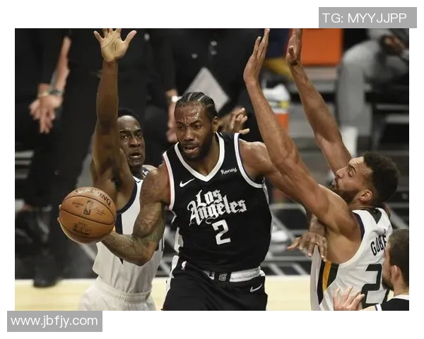 爵士队与76人队激战正酣谁能在这场对决中笑到最后