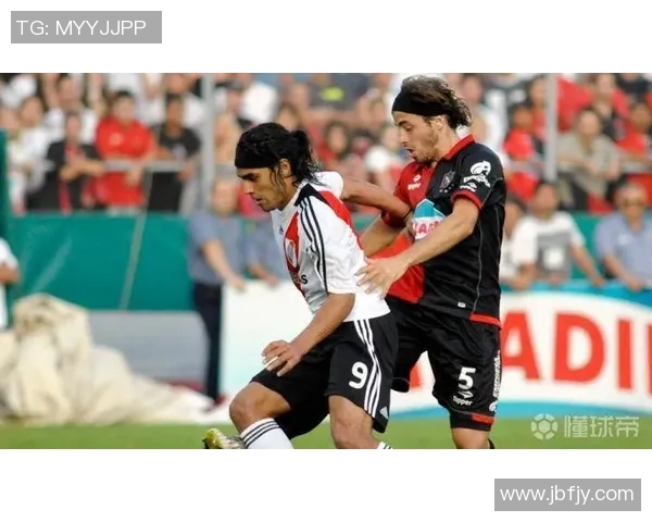 河床队与图库曼周日的激烈对抗赛即将上演，谁能笑到最后